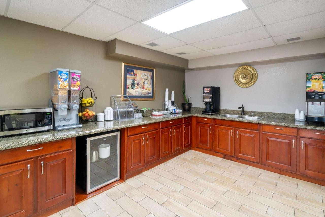 Super 8 By Wyndham Shepherdsville - Louisville South I65 Экстерьер фото